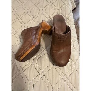 UGG Women's Brown Abbie Leather Studded Sheepskin Lined Heeled Mule Clogs Size 8